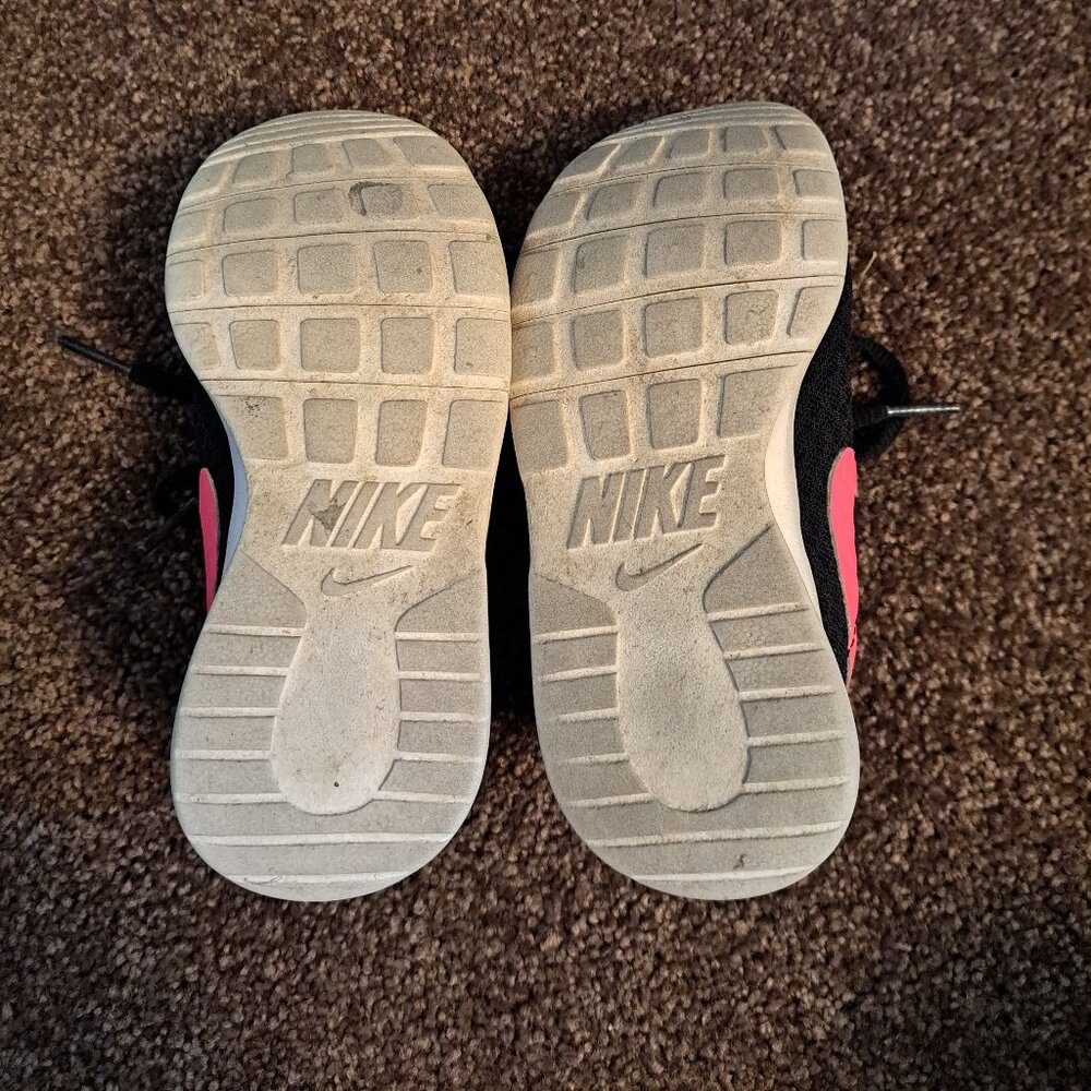 Nike Kids Tanjun Running Shoe - Picture 7 of 8